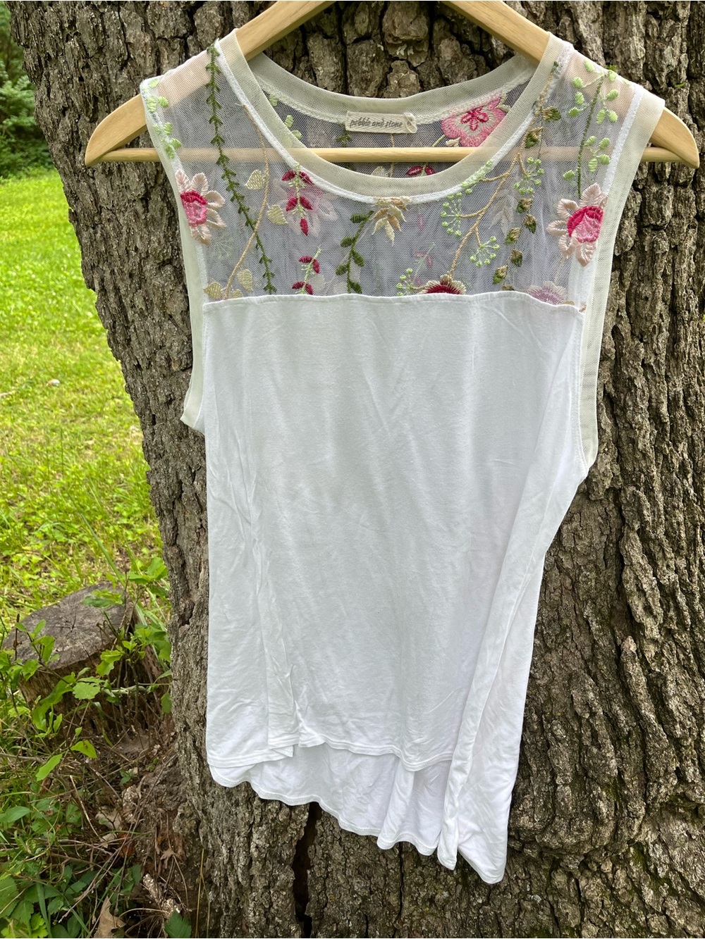 ⭐️Pebble & Stone Embroidered Blouse in size M